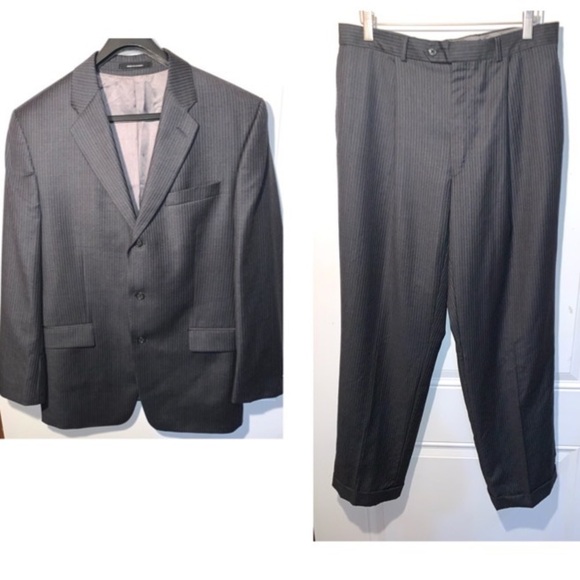 Calvin Klein men’s gray pinstriped suit, blazer, and pants 100% Wool 40R - Picture 2 of 15